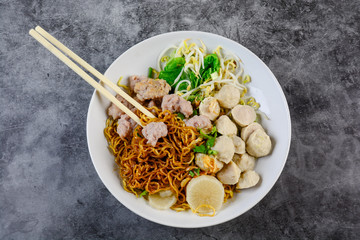 noodles with pork and meat balls