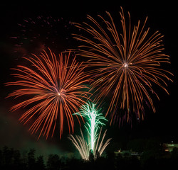 Allassac (Corrèze, France) - Feu d'artifice lors de la fête annuelle