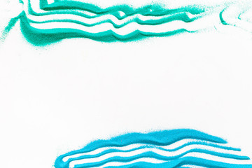 Cadre moderne pour blor avec une texture de sable vert et bleu sur fond blanc vue de dessus copyspace