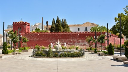 Castillo de Alhama de Granada en la plaza del pueblo