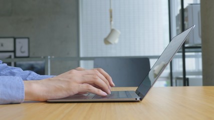 男性・パソコン