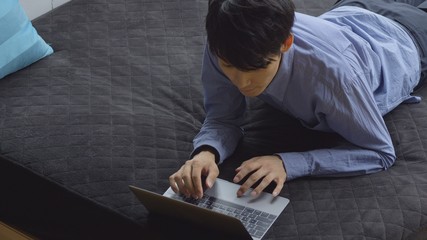 男性・パソコン