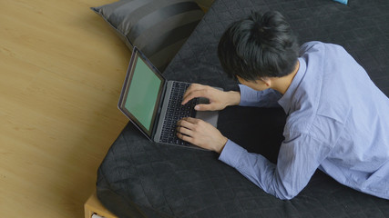 男性・パソコン