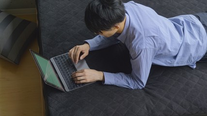 男性・パソコン