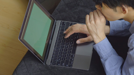 男性・パソコン