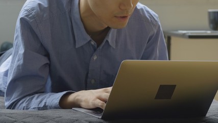 男性・パソコン