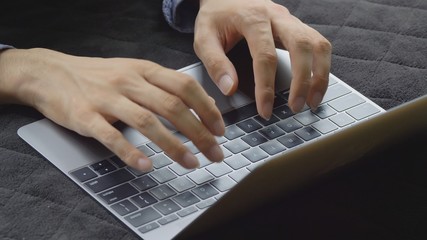 男性・パソコン