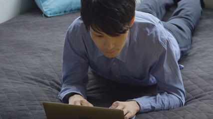 男性・パソコン