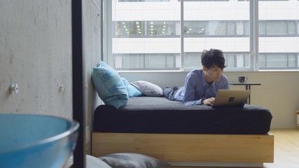 男性・パソコン