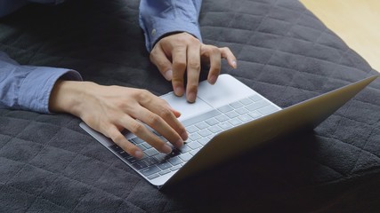 男性・パソコン