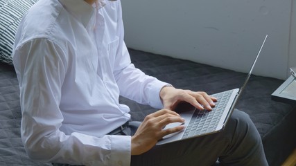 男性・パソコン