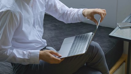 男性・パソコン