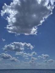 Obraz premium blue sky with white clouds