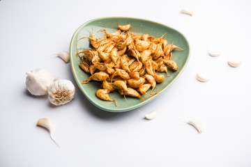 Garlic Fry or Tala Hua Lahsun in hindi, is a popular side dish or snacks from maharashtra, India