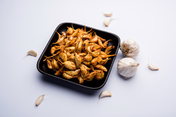 Garlic Fry or Tala Hua Lahsun in hindi, is a popular side dish or snacks from maharashtra, India