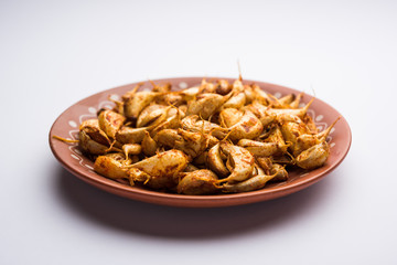 Garlic Fry or Tala Hua Lahsun in hindi, is a popular side dish or snacks from maharashtra, India