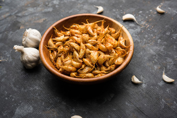 Garlic Fry or Tala Hua Lahsun in hindi, is a popular side dish or snacks from maharashtra, India