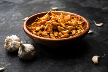 Garlic Fry or Tala Hua Lahsun in hindi, is a popular side dish or snacks from maharashtra, India