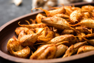 Garlic Fry or Tala Hua Lahsun in hindi, is a popular side dish or snacks from maharashtra, India
