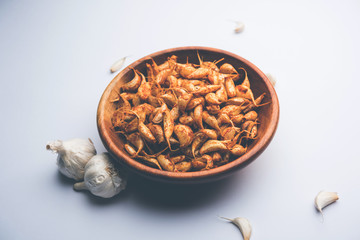 Garlic Fry or Tala Hua Lahsun in hindi, is a popular side dish or snacks from maharashtra, India