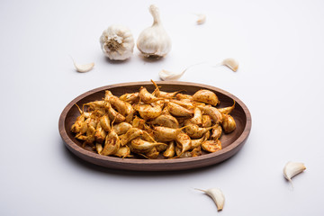 Garlic Fry or Tala Hua Lahsun in hindi, is a popular side dish or snacks from maharashtra, India