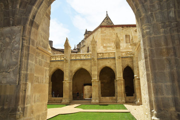 Narbonne, cloître rénové basilique St Just St Pasteur, Aude, Occitanie