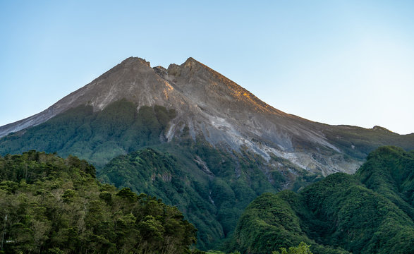 Ring of Fire - Vulkan Merapi - Java