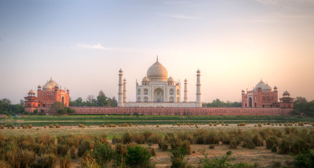 Fototapeta na wymiar Sunset Views of the Taj Mahal as seen from Mehtab Bagh in Agra, India