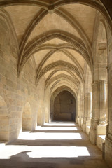 Fototapeta na wymiar Cloître rénové basilique Saint-Just Saint-Pasteur, Narbonne, Aude, Languedoc, Occitanie