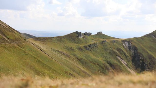 Le Sancy - Vue sur la montagne des Aiguilles du Diable depuis le Col de la Cabane. Paysage du Massif du Sancy dans la cha&icirc;ne des puys en Auvergne. Site inscrit au patrimoine mondial de l'UNESCO.