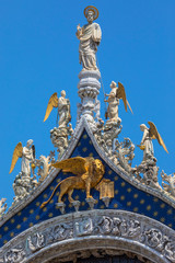 Fototapeta na wymiar St. Marks Basilica in Venice