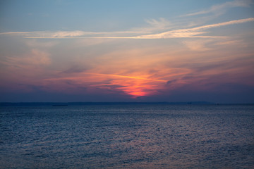Obraz premium fantastic sunset over the calm sea
