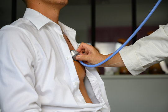 St&eacute;thoscope prend les battements du coeur