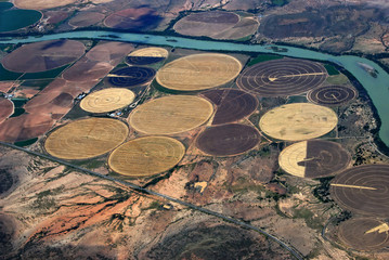 Landwirtschaft am Oranje River in Südafrika mit runden Feldern