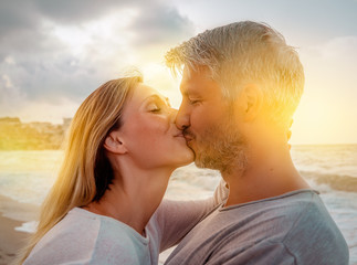 Strand paar im Herbst