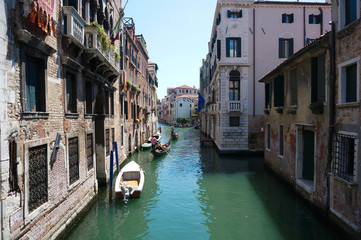 Obraz na płótnie Canvas cozy streets of the old city of Venice
