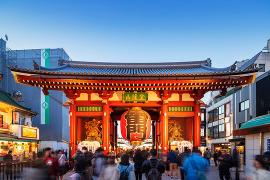 Kaminarimon main gate, Sensoji Temple, Asakusa, Tokyo, Japan