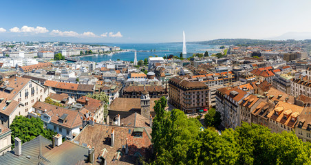 Fototapeta na wymiar Cityscape of Geneva with fountain Jet d'eau in Switzerland