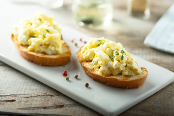 Scrambled eggs on toast