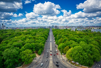 Obraz na płótnie Canvas An aerial view of the Tiergarten and Berlin, Germany from the Victory Column on a sunny day.