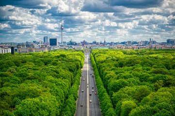 Fototapety  An aerial view of the Tiergarten and Berlin, Germany from the Victory Column on a sunny day.