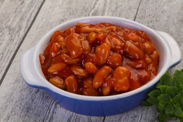 Baked kidney with tomato sauce