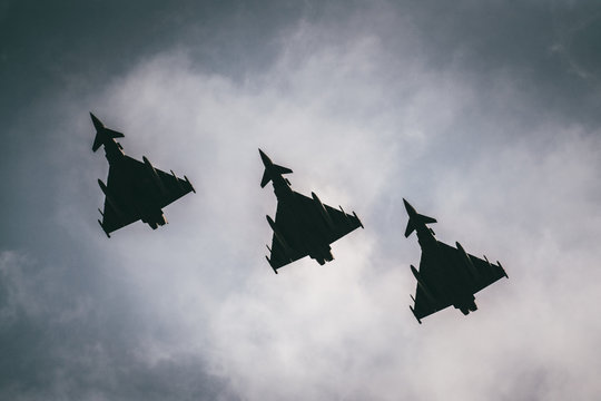 Eurofighter Typhoon formation flight