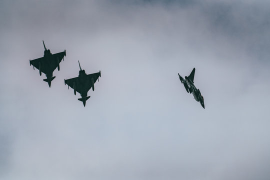 Eurofighter Typhoon formation flight