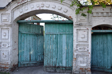 Fototapeta na wymiar old gate houses in Semey, Kazakhstan