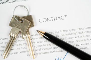 Contract with a pen and house keys