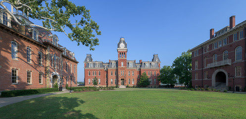Fototapeta Woodburn Hall at West Virginia University obraz