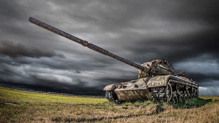 Alter Panzer aus dem ersten oder zweiten Weltkrieg