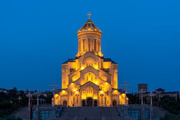 Obraz premium Famous Orthodox Holy Trinitiy Sameba church illuminated with golden light.