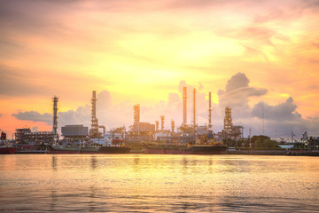 Obraz na płótnie Canvas Oil and gas Refinery tower in petrochemical industrial plant with cloudy sky at the Chaophaya river in Bangkok Thailand